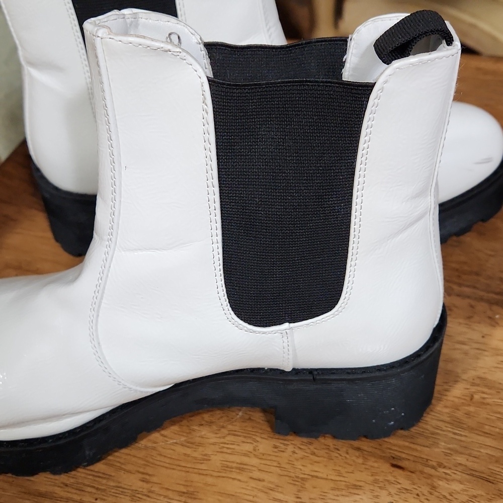 Dirty Laundry White and Black Midcalf Women's Chunky Boots size: 8 - Picture 5 of 7